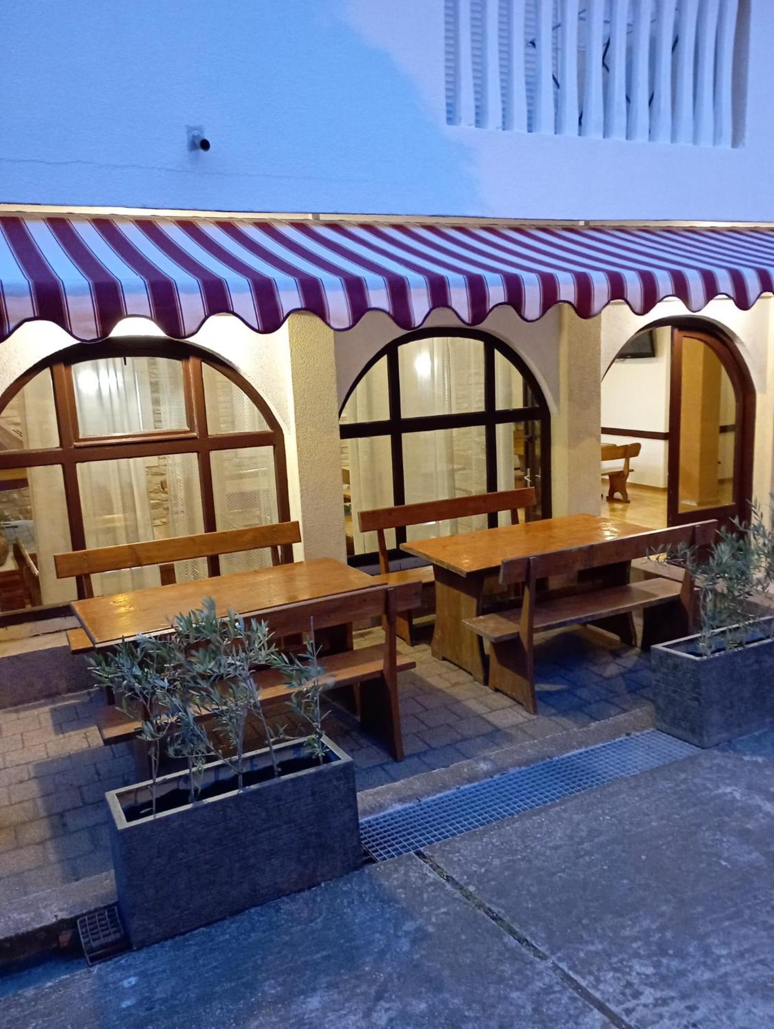 Apartments And Pansion M&R 图兰杰 外观 照片